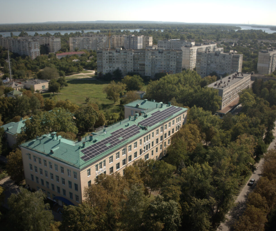 Енергобезпека та економія: у лікарні на Полтавщині запрацювала сонячна електростанція